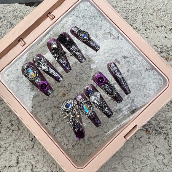 Elegant Silver and Purple Nail - Picture 2 of 3